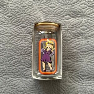NWT 16oz Miss Piggy Muppets Glass Tumbler with Straw and Lid